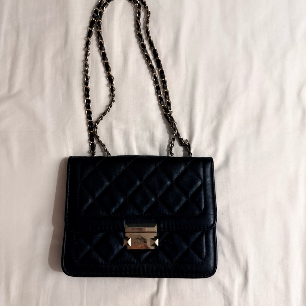 Elegant Black Quilted Chain Bag